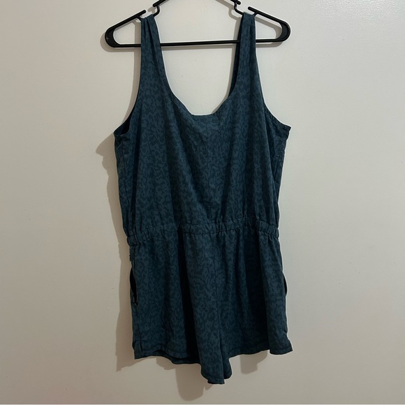 Women’s prAna Railay Romper In Blue Leopard Print Size Large - Picture 4 of 4